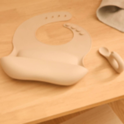 Set Bavaglino e Cucchiaio in Silicone Beige
