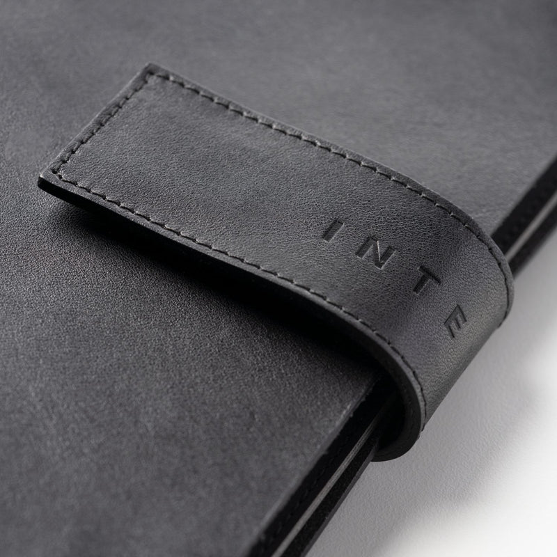 Agenda 12 Mesi Giornaliera 2026 Intempo Stretch Intercambiabile in Pelle Nero 15 x 21 cm