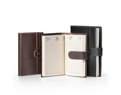 Agenda 12 Mesi Giornaliera 2026 Intempo Belt in Pelle Nero 15 x 21 cm