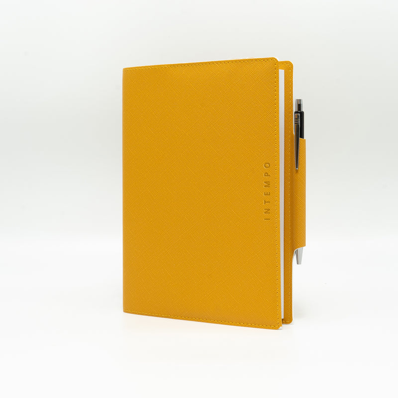 Agenda 12 Mesi Giornaliera 2026 Intempo Saffiano Intercambiabile in Similpelle Rigata Giallo 15 x 21 cm