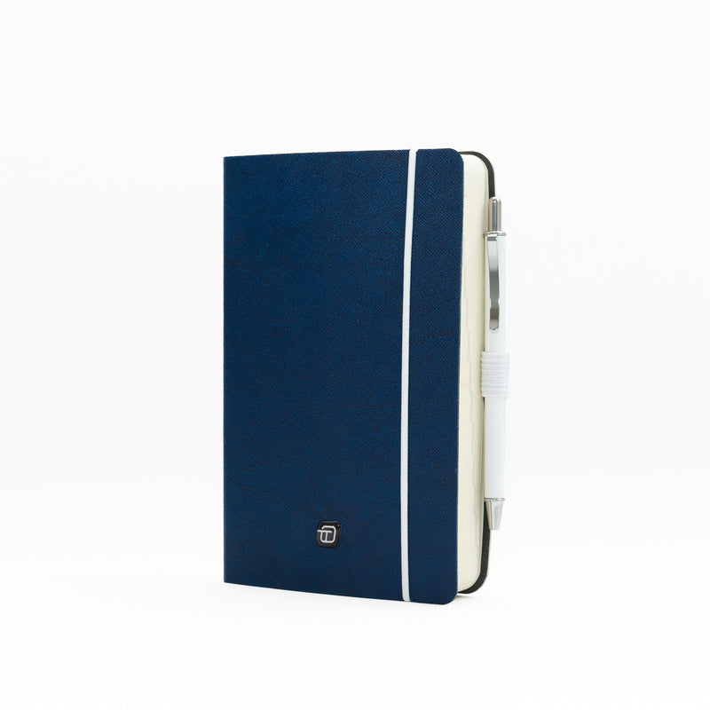 Agenda 12 Mesi Intempo Cartesio Giornaliera in Similpelle con Elastico e Penna Blu 9 x 14 cm - 2026