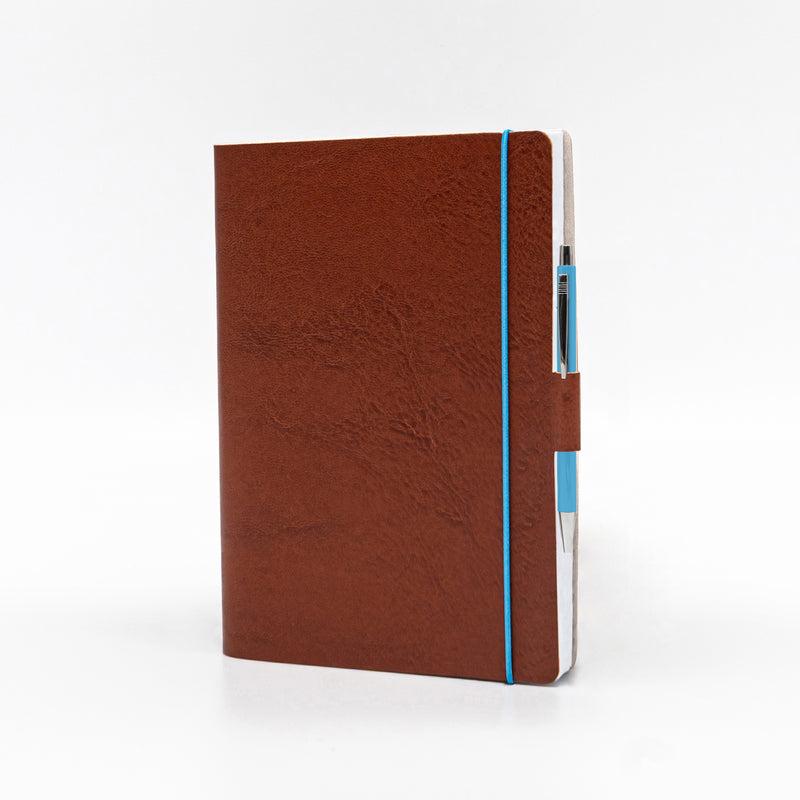 Agenda 12 Mesi Giornaliera Intempo Blue Band 2026 in Similpelle con Elastico Beige 17 x 24 cm