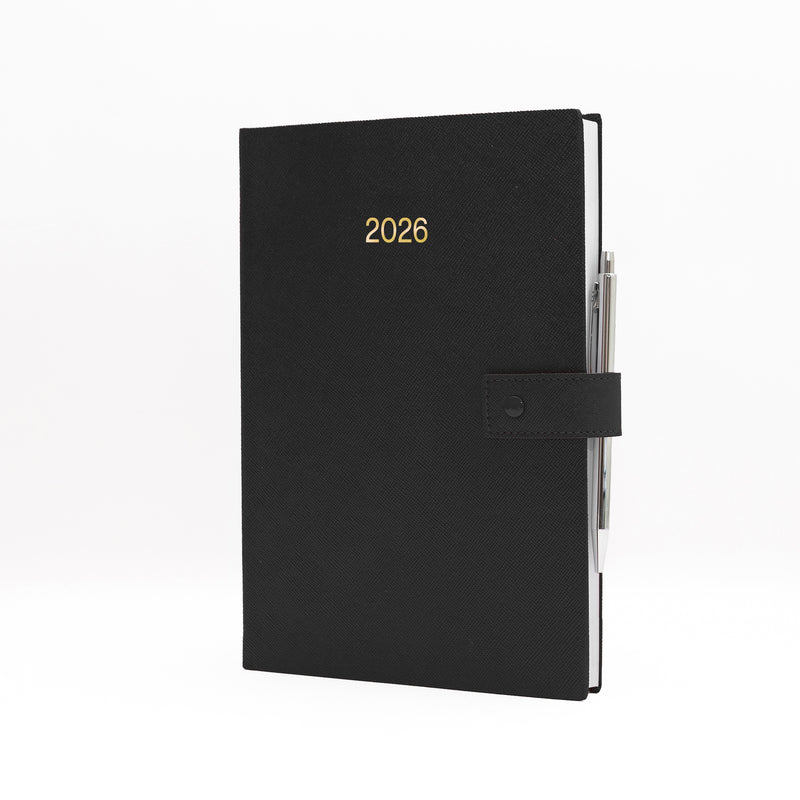 Agenda 12 Mesi Giornaliera Intempo Classic 2026 in Similpelle con Laccio Nero 17 x 24 cm