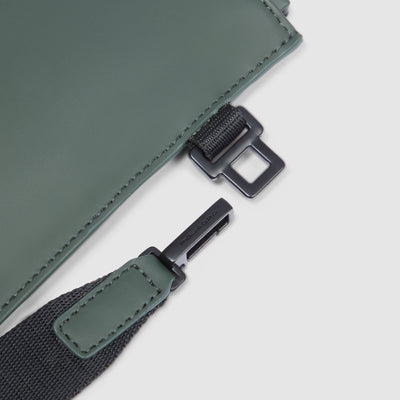Pochette Piccola Piquadro Corner 2.0 in Tessuto Waterproof con Manico Rimovibile Verde