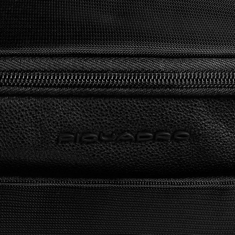 Beauty Case da Uomo Piquadro Marcel in Pelle e Tessuto Riciclato Nero