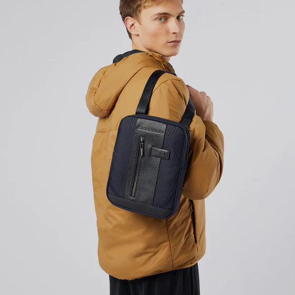 Borsello da Uomo Piquadro Brief 2 in Tessuto Riciclato con Porta iPad® Blu