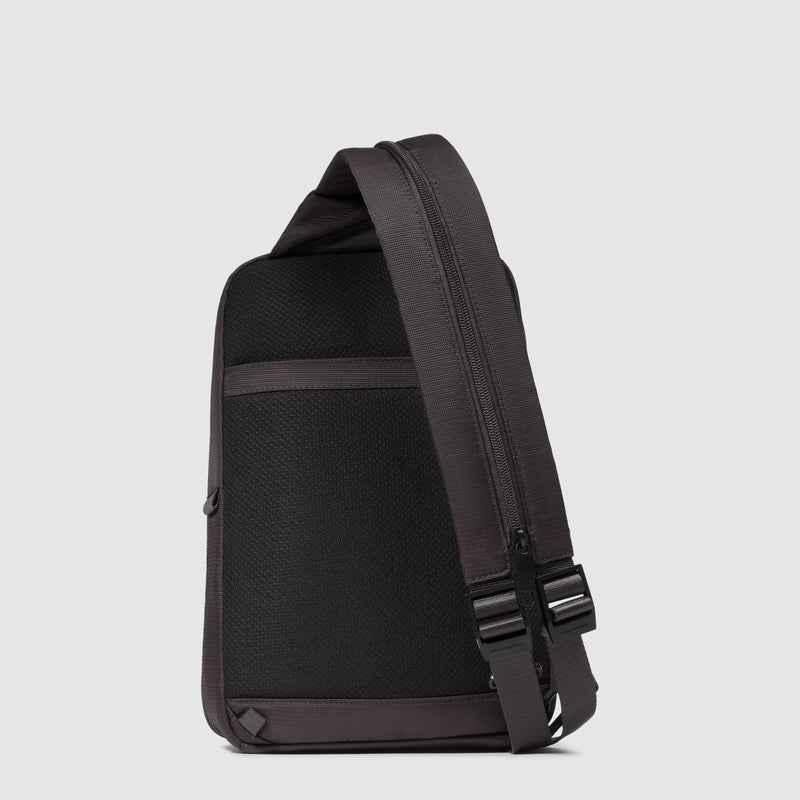 Zainetto Monospalla Piquadro Marcel in Pelle e Tessuto con Porta PC e iPad® Testa di Moro