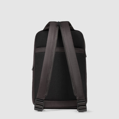 Zainetto Monospalla Piquadro Marcel in Pelle e Tessuto con Porta PC e iPad® Testa di Moro