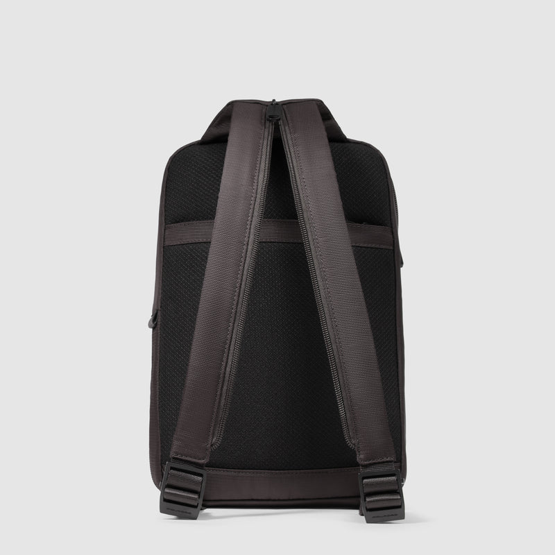 Zainetto Monospalla Piquadro Marcel in Pelle e Tessuto con Porta PC e iPad® Testa di Moro