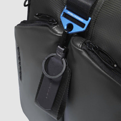 Zaino da Viaggio Piquadro PQ-Earth a 2 Scomparti con Porta PC 14'' e iPad® in Pelle Vegana e Tessuto Riciclato Nero