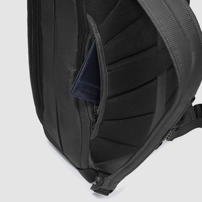 Zaino da Viaggio Piquadro PQ-Earth a 2 Scomparti con Porta PC 14'' e iPad® in Pelle Vegana e Tessuto Riciclato Nero