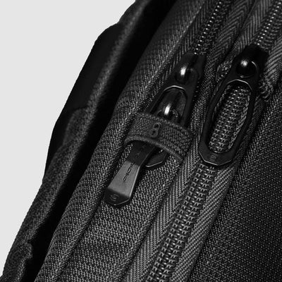 Zaino da Viaggio Piquadro PQ-Earth a 2 Scomparti con Porta PC 14'' e iPad® in Pelle Vegana e Tessuto Riciclato Nero