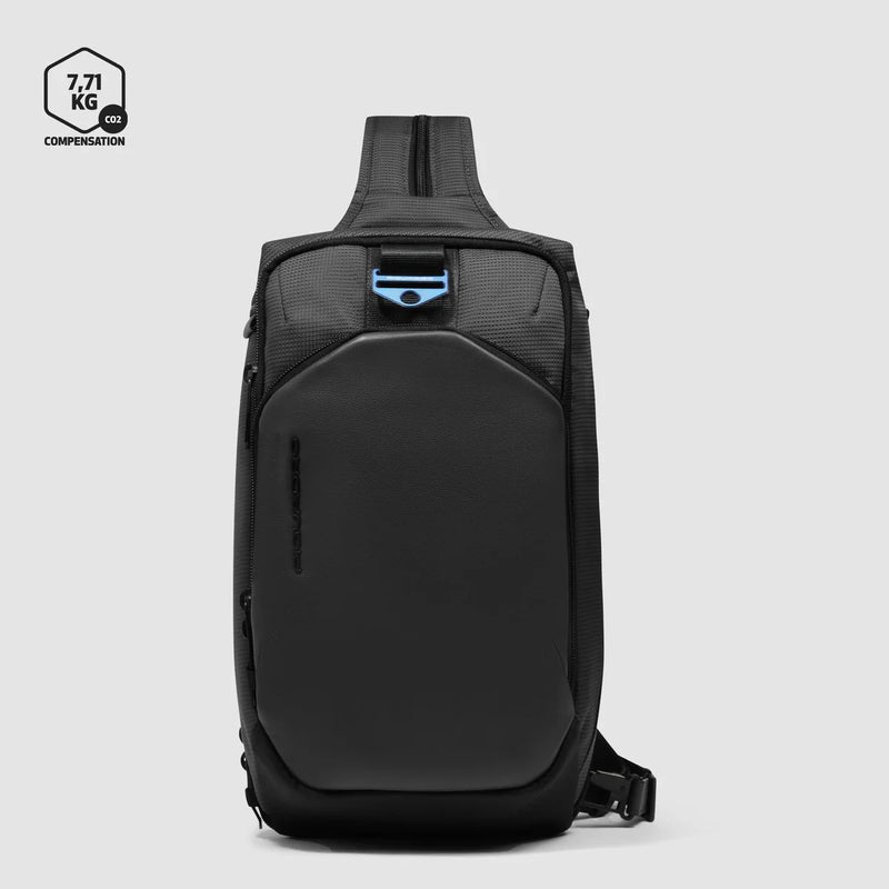 Zaino Monospalla da Uomo Piquadro PQ-Earth Porta iPad®mini in Pelle Vegana e Tessuto Riciclato Nero