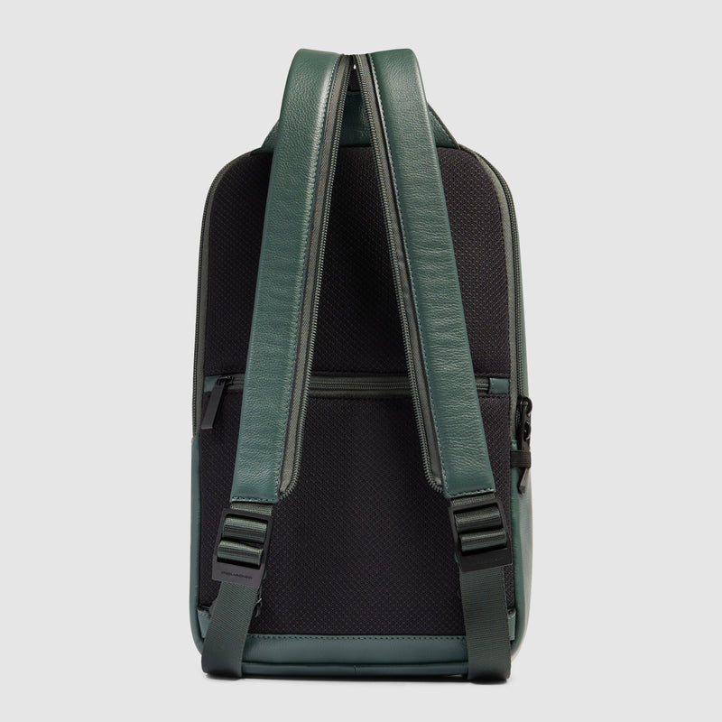 Zainetto Monospalla da Uomo Piquadro Russel in Pelle con Porta PC e Ipad® con RFID Verde