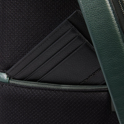 Zainetto Monospalla da Uomo Piquadro Russel in Pelle con Porta PC e Ipad® con RFID Verde
