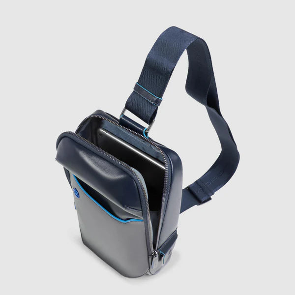 Zaino Monospalla da Uomo Piquadro Blue Square in Pelle con Porta iPad®mini Blu