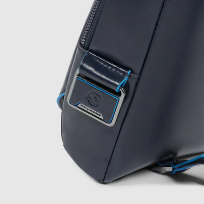 Zaino Monospalla da Uomo Piquadro Blue Square in Pelle con Porta iPad®mini Blu