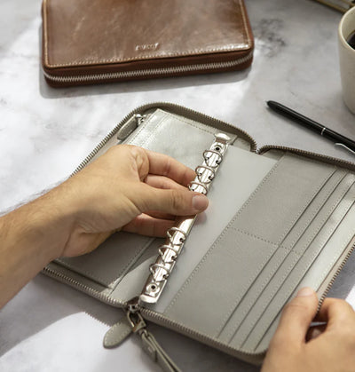 Organizer Filofax Malden Personal Compact con Zip Stone con Planner Annuale non Datato