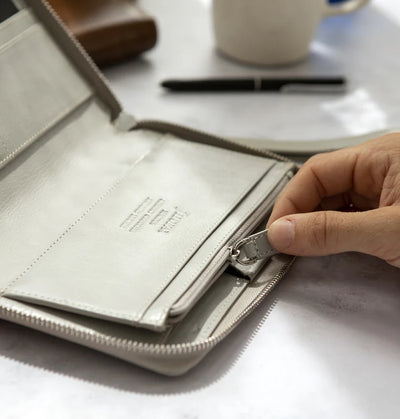 Organizer Filofax Malden Personal Compact con Zip Stone con Planner Annuale non Datato